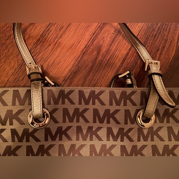 Vintage Michael Kors tote. Excellent condition. - Picture 6 of 9